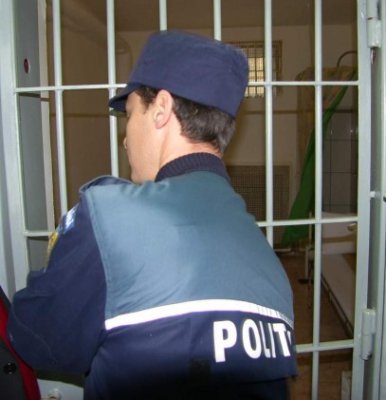 Constănţean care fugea de închisoare, prins la furat în Călăraşi